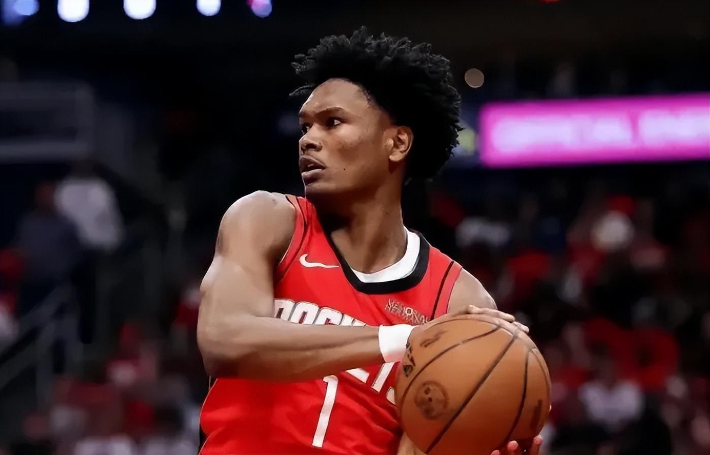 九游体育官网-火箭4小将再曝弊端!伊森阿门运球真垮,史密斯神经刀,申京撅腚