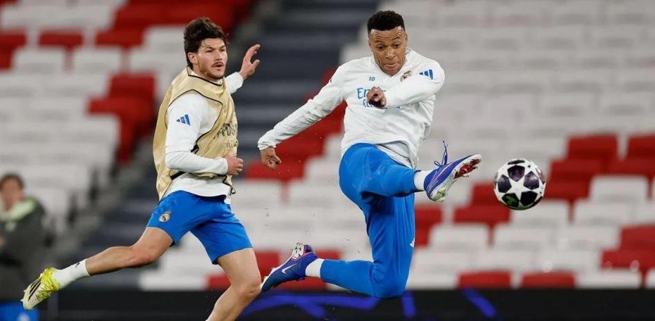 九游体育下载-世体:皇马在光明球场进行训练,姆巴佩确认身体状态可以首发