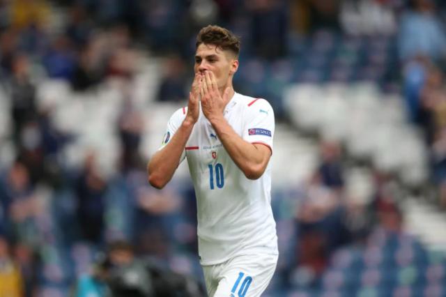 九游体育下载-希克:上半场就觉得可以吊门 队友:最佳进球就它了