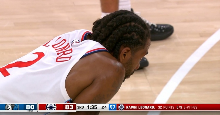 连珠炮!小卡连中三分率队夺回优势 罕见吐舌庆祝